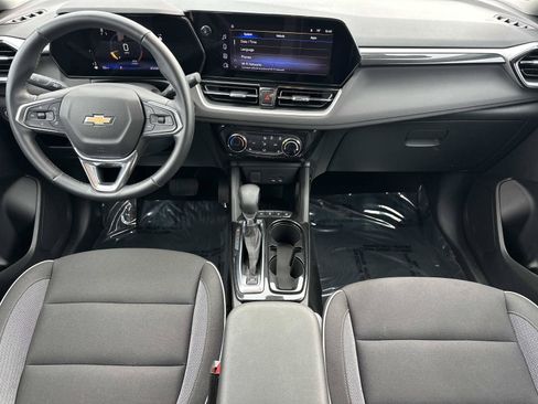 Certified 2024 Chevrolet TrailBlazer LT w/ LT Cold Weather Package FWD image 12