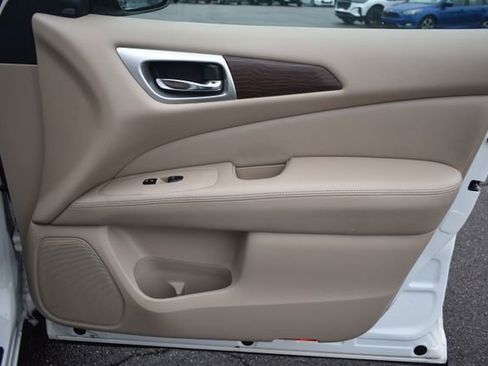 Used 2017 Nissan Pathfinder Platinum w/ Family Entertainment Package AWD/4WD image 55