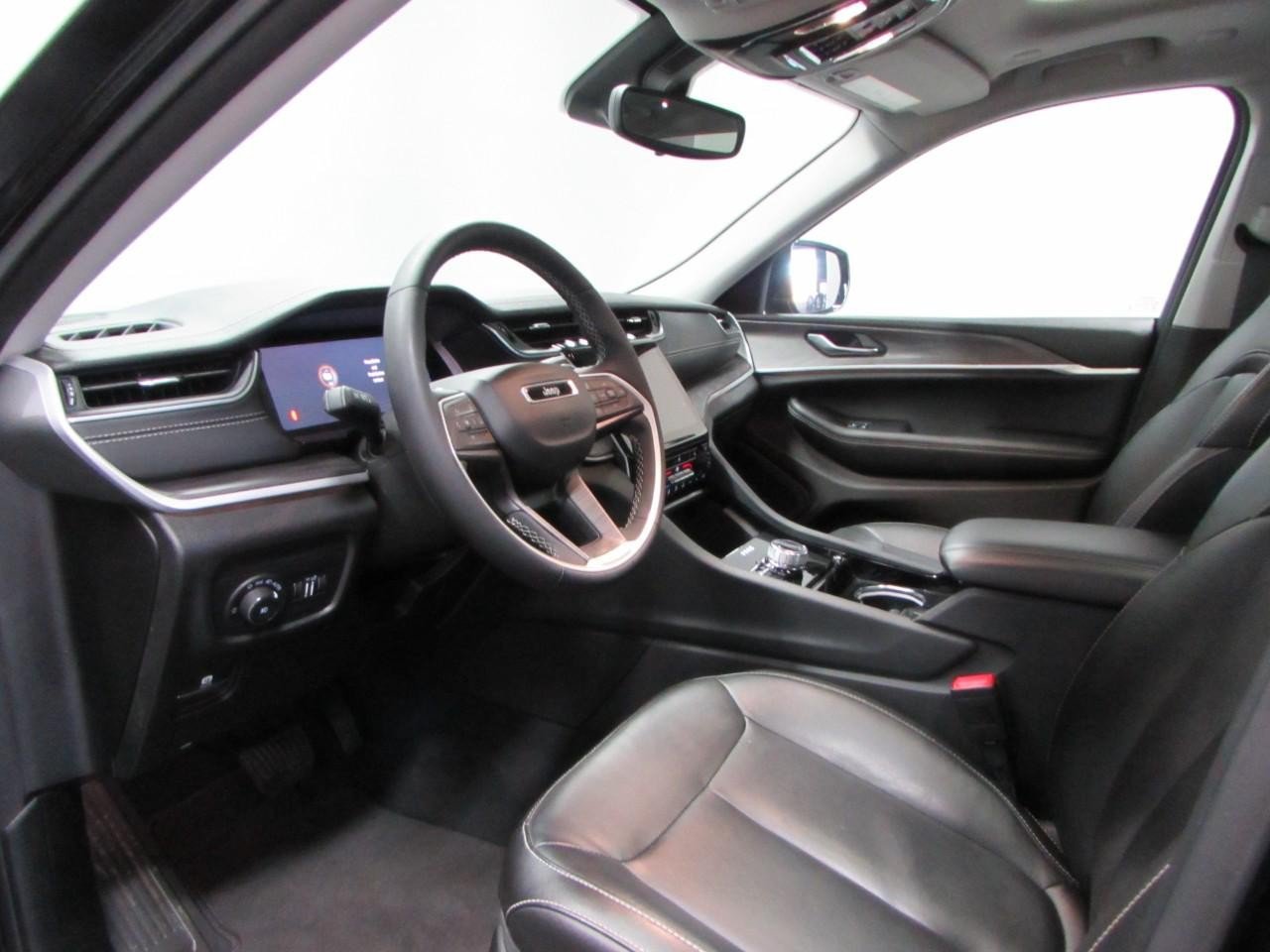 Used 2023 Jeep Grand Cherokee L Limited AWD/4WD image 13