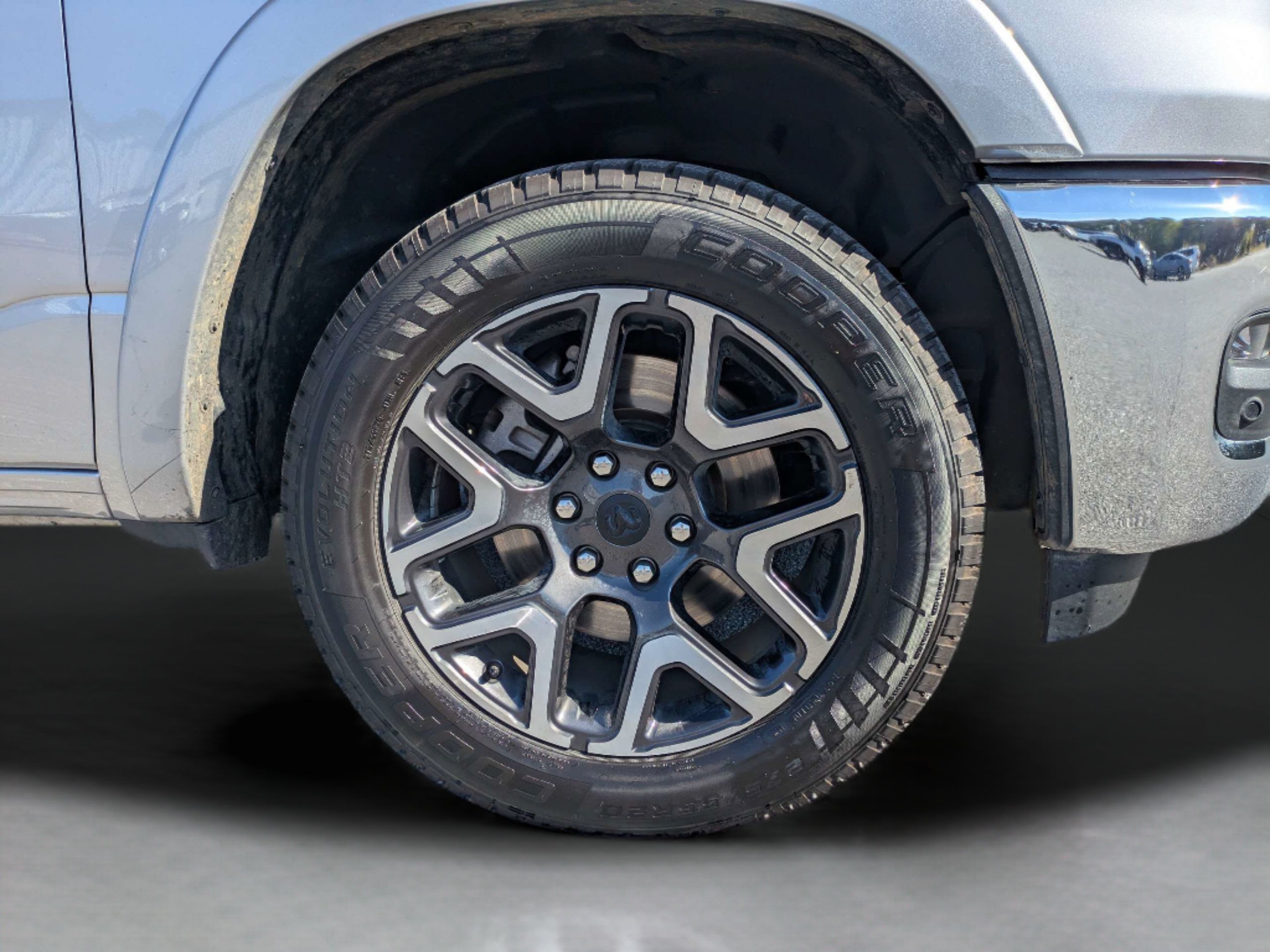 Used 2026 RAM 1500 Laramie AWD/4WD image 32