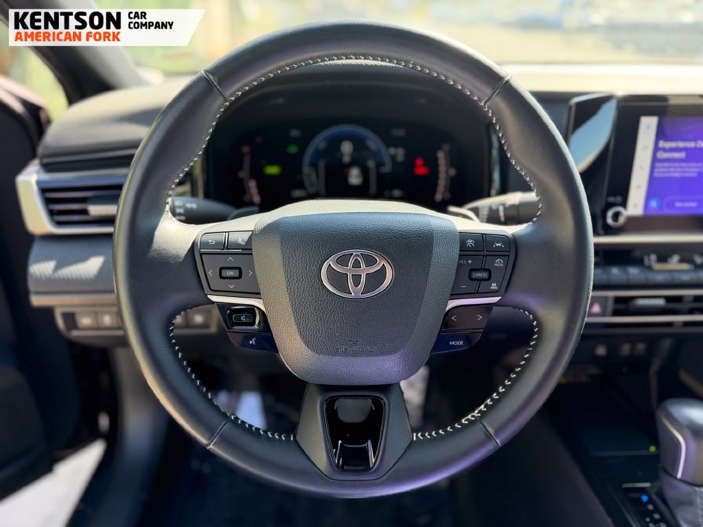 Used 2025 Toyota Camry SE FWD image 14