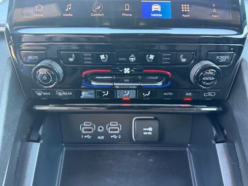 Used 2024 Jeep Grand Cherokee L Limited w/ Luxury Tech Group II AWD/4WD image 29