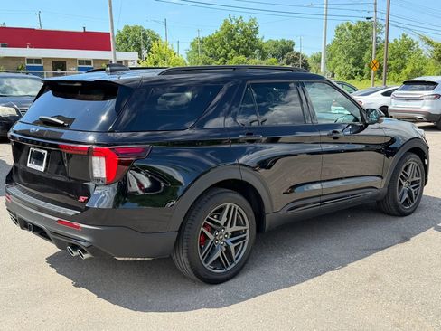 Used 2025 Ford Explorer ST AWD/4WD image 5