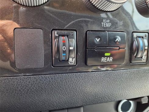 Used 2020 Toyota Sequoia Platinum image 9