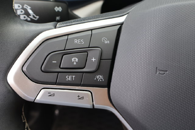 Certified 2023 Volkswagen Taos SE FWD image 21