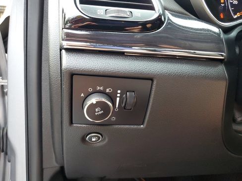 Used 2019 Jeep Grand Cherokee Overland RWD image 29