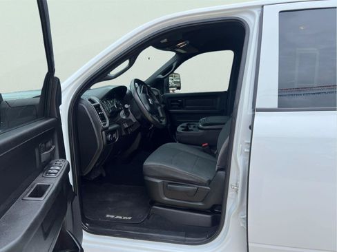 Used 2024 RAM 3500 Tradesman w/ Chrome Appearance Group AWD/4WD image 8