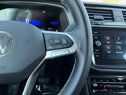 Certified 2023 Volkswagen Tiguan SE image 19