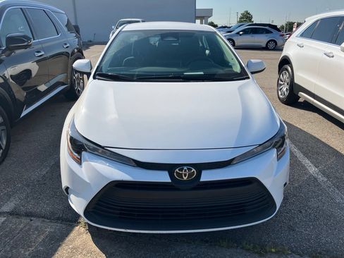 Used 2024 Toyota Corolla LE FWD image 2