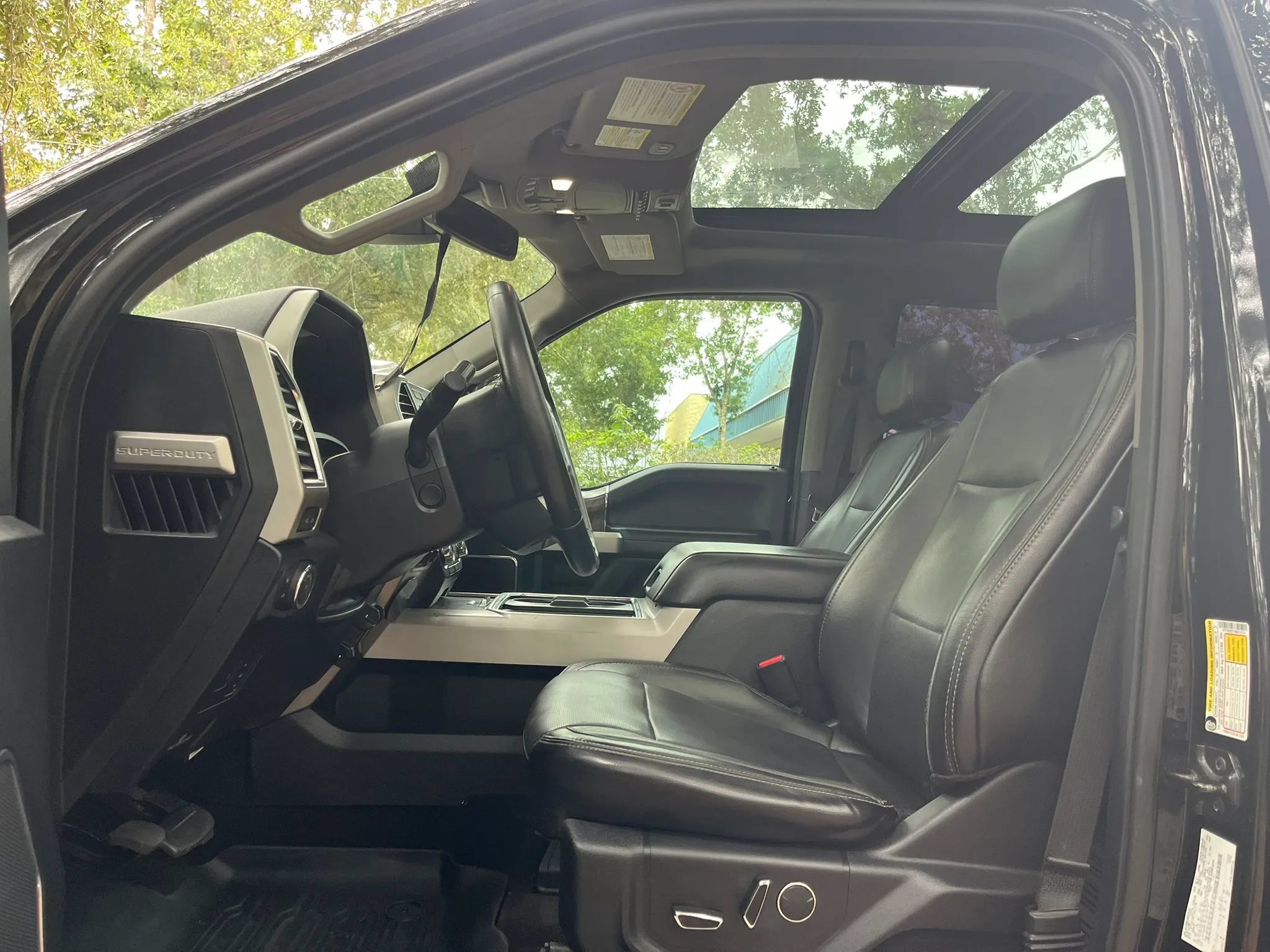 Used 2017 Ford F250 Lariat w/ Lariat Ultimate Package AWD/4WD image 14