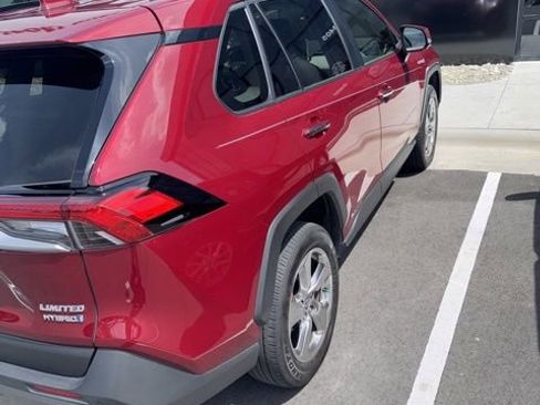 Used 2020 Toyota RAV4 Limited image 5