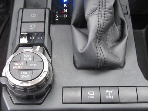 Certified 2025 Toyota 4Runner TRD Off-Road Premium image 32