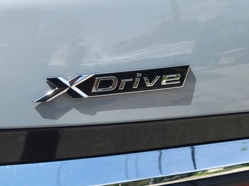 Used 2025 BMW 740i xDrive AWD/4WD image 9