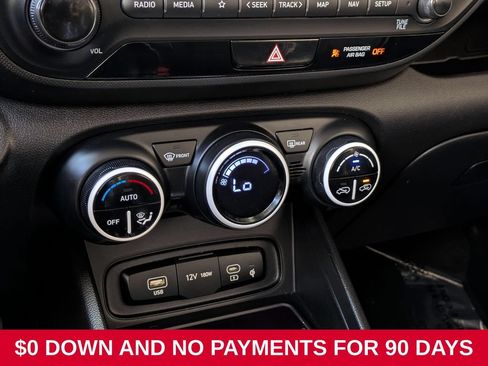 Used 2025 Hyundai Venue Limited FWD image 17
