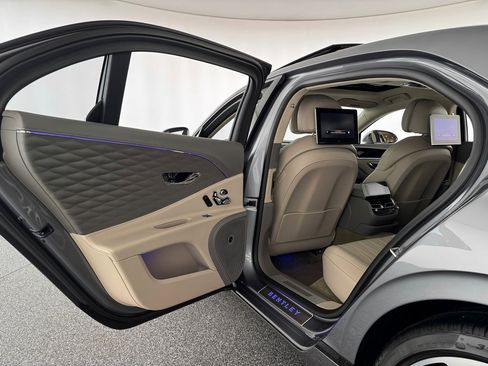 Used 2023 Bentley Flying Spur Azure image 26