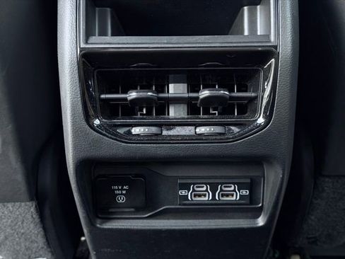 Used 2025 Jeep Grand Cherokee Altitude AWD/4WD image 22