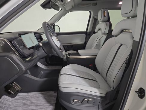 Used 2023 Rivian R1T Adventure image 20