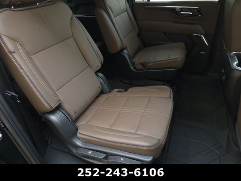 Used 2025 Chevrolet Suburban High Country AWD/4WD image 43