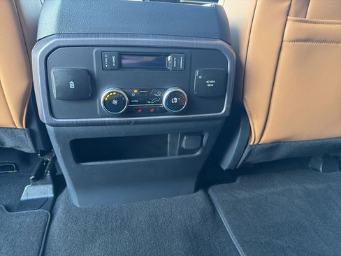Used 2024 Ford Expedition Platinum AWD/4WD image 5
