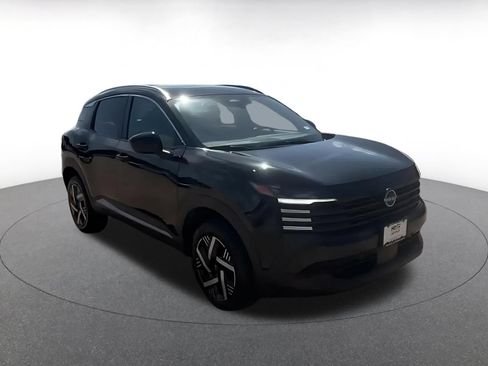 Used 2026 Nissan Kicks SV w/ Cold Weather Package FWD image 3