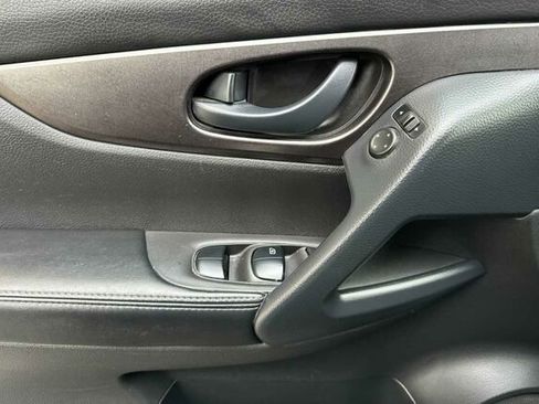 Used 2020 Nissan Rogue Sport S w/ Appearance Package image 8