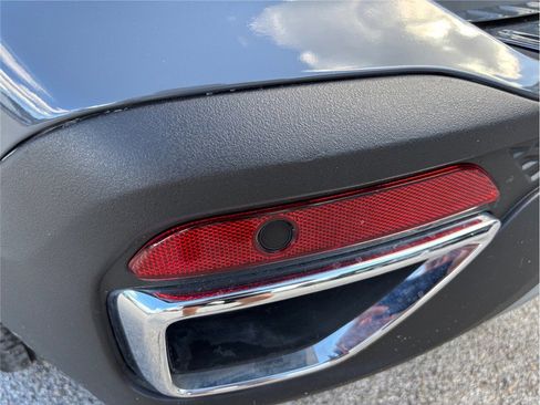 Used 2023 Volkswagen Taos SEL image 12