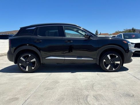 Used 2025 Nissan Kicks SR FWD image 2