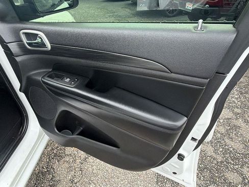 Used 2020 Jeep Grand Cherokee Altitude RWD image 18