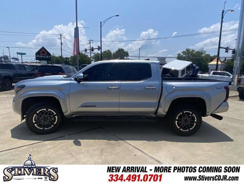 Used 2024 Toyota Tacoma TRD Sport AWD/4WD image 5