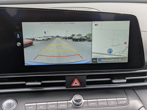 Used 2025 Hyundai Elantra SEL image 24