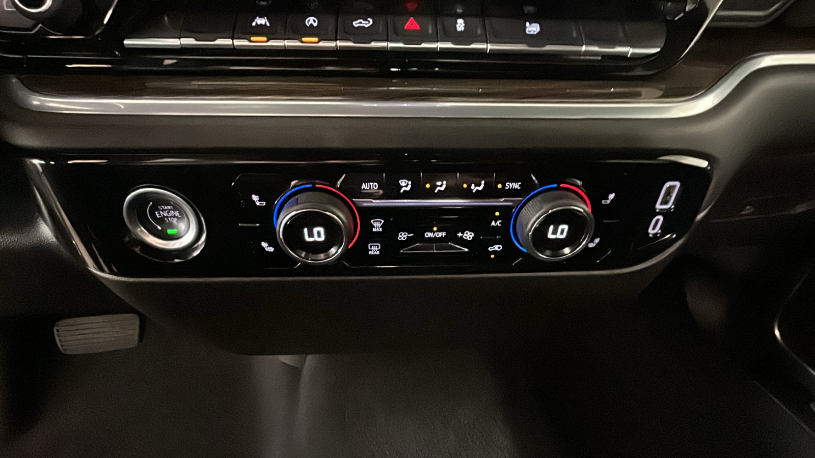 Used 2024 Chevrolet Silverado 1500 LT AWD/4WD image 26