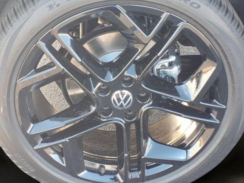 New 2026 Volkswagen Tiguan SE R-Line image 5