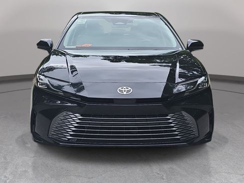 Used 2025 Toyota Camry XLE FWD image 2