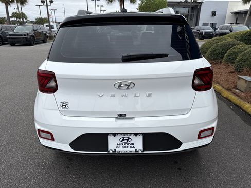 New 2026 Hyundai Venue SEL image 3