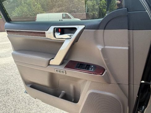 Used 2014 Lexus GX 460 Luxury w/ Driver Support Package AWD/4WD image 17