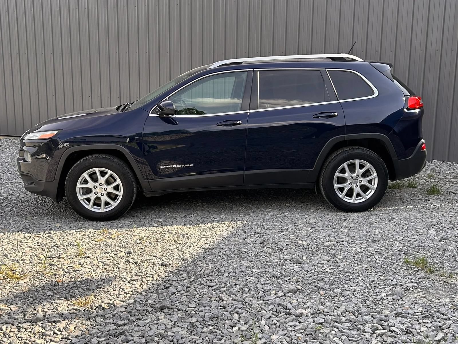 Used 2015 Jeep Cherokee Latitude w/ Comfort/Convenience Group AWD/4WD image 7