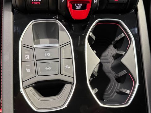 Used 2025 Lamborghini Urus SE AWD/4WD image 47