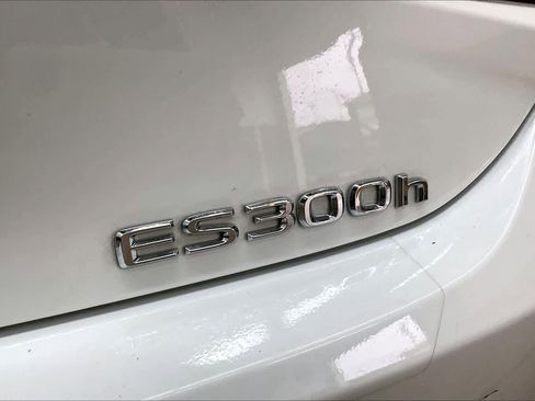 Used 2023 Lexus ES 300h w/ Premium Package image 11