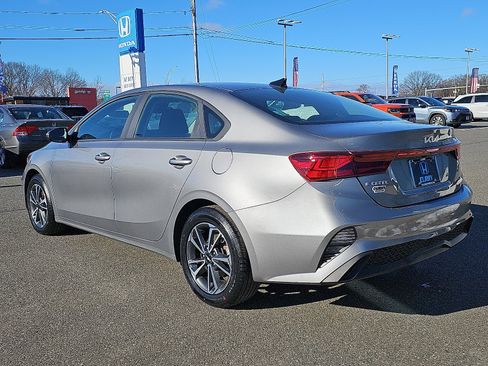 Used 2023 Kia Forte LXS w/ LXS Technology Package image 6