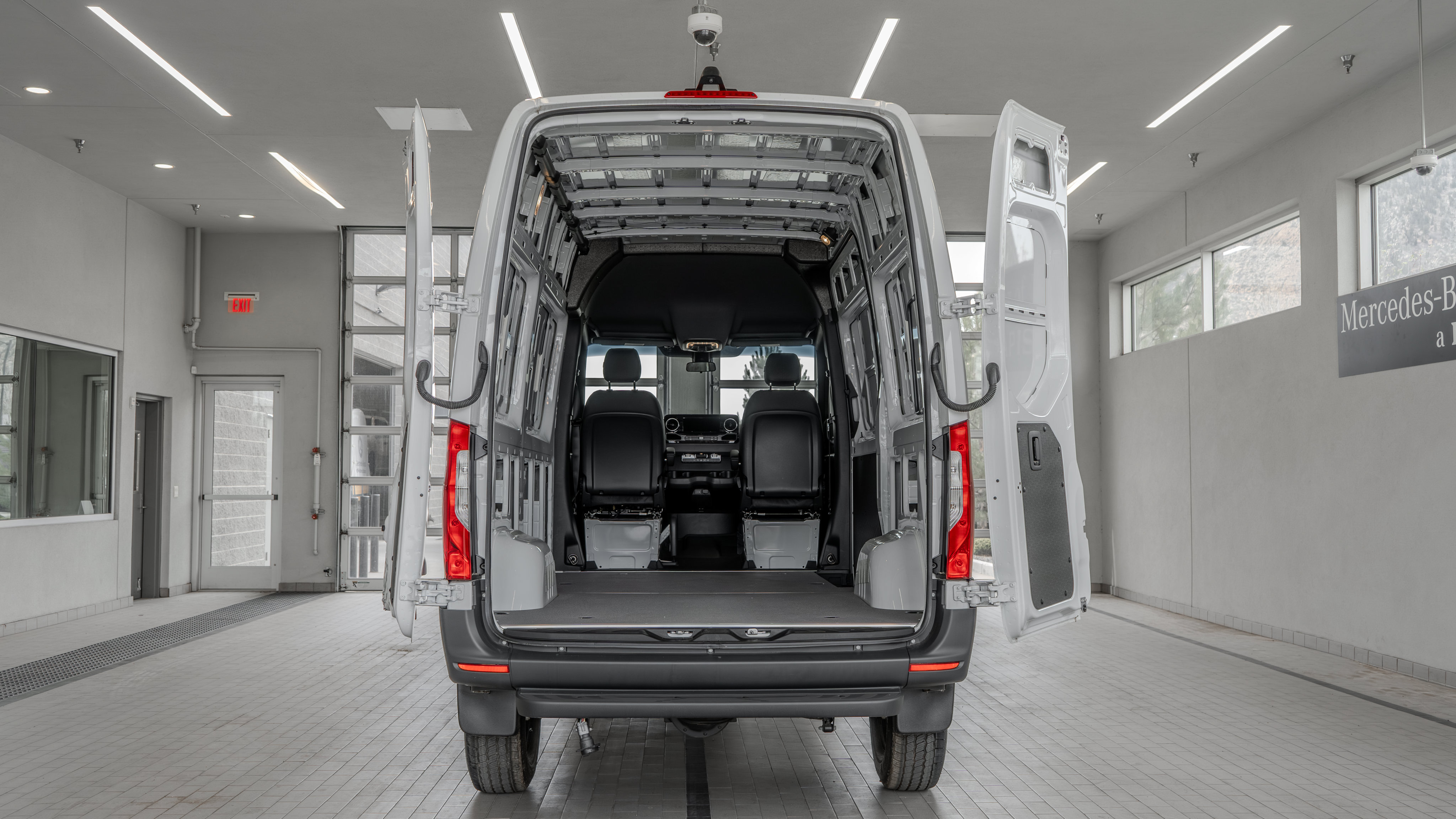 Used 2025 Mercedes-Benz Sprinter 2500 image 15