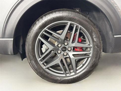 Used 2025 Ford Explorer ST AWD/4WD image 34