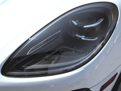 Certified 2024 Porsche Macan image 24