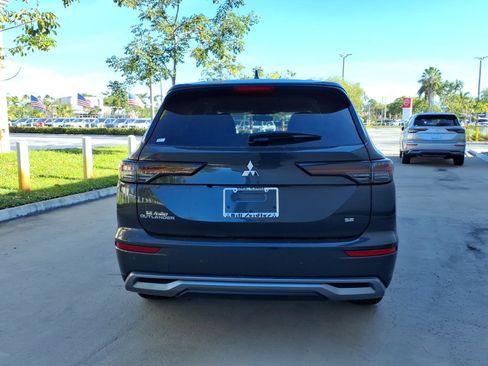 New 2026 Mitsubishi Outlander SE FWD image 3