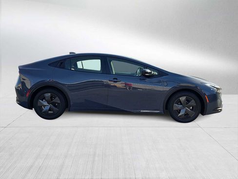 Used 2024 Toyota Prius LE image 9