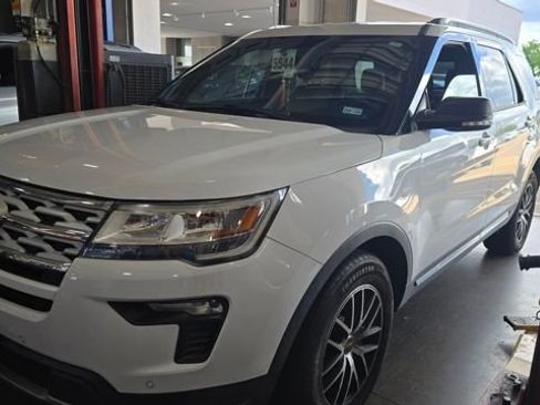 Used 2019 Ford Explorer XLT w/ Equipment Group 202A FWD image 1