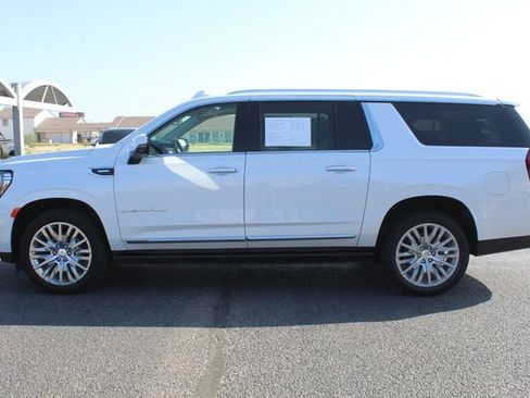 Used 2023 GMC Yukon XL Denali AWD/4WD image 9