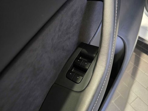 Used 2021 Tesla Model Y Long Range image 23