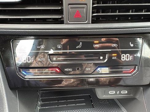 Certified 2025 Volkswagen Jetta SE FWD image 24