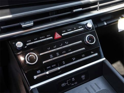 Certified 2025 Hyundai Santa Fe SE w/ Tow & Go Package image 19