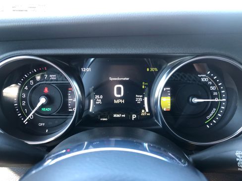 Used 2021 Jeep Wrangler Unlimited Sahara w/ Cold Weather Group image 18